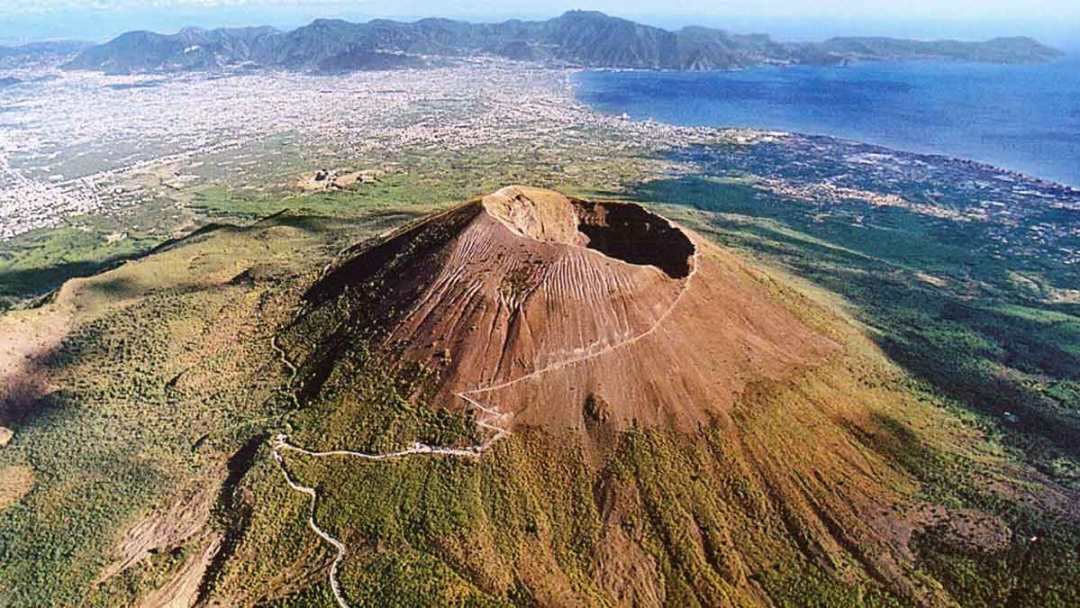 Il Vesuvio, tra miti e leggende - Istituto Campano per la Storia della  Resistenza, dell'Antifascismo e dell'Età Contemporanea "Vera Lombardi"