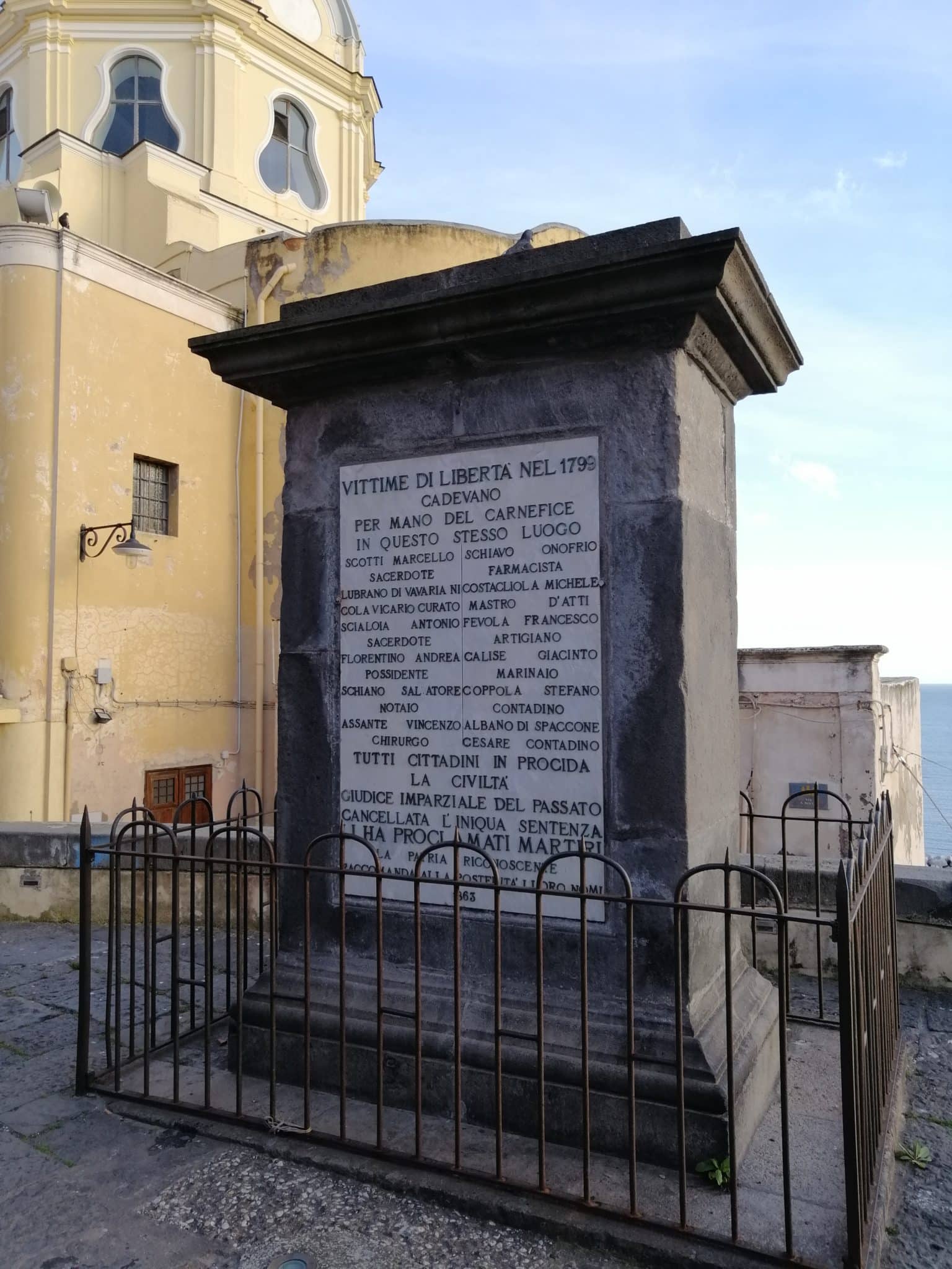 piazza dei martiri procida